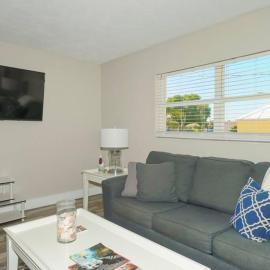 Siesta Key Village-Suite #2: A block to the Beach!