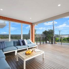 Casa Sorella - beachfront family home with pool, hotel in North Haven