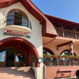 Muskátli Panzió és Étterem, hotel sa Újhartyán