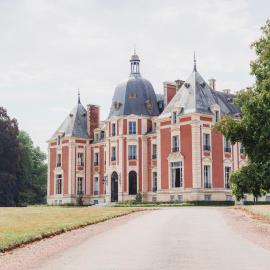 Château du Domaine du Réveillon, hotel em Entrains-sur-Nohain