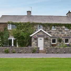 Carreg Y Garth Isaf - Hot Tub Nr Zip World, hotel u gradu Bangor