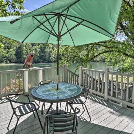 Lakeview Escape w/ Direct White River Access!, hotel din Lakeview