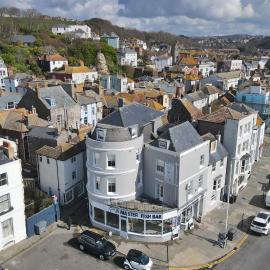 Master accommodation suite 9 single room With roof top views, hotel in Hastings