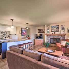 Bend Condo w/ Deck, Resort-Style Amenities & Views