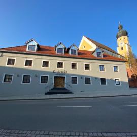 Hotelgasthof Kirchenwirt, hotel in Schierling