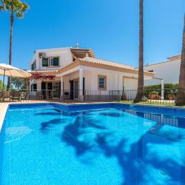 Villa Nox, hotel i Brejos