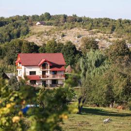 La Ograda, hotel v mestu Ponoarele