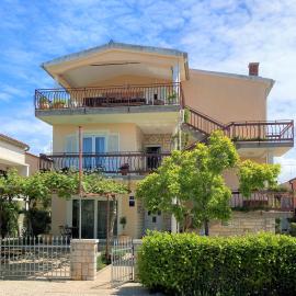 Apartments Lirio, hotel in Umag
