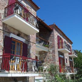 The Schoolmistress With The Golden Eyes, studios & rooms, ξενοδοχείο στη Μήθυμνα