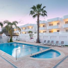 Olive Beach Apartamentos, hotel in Port d'Alcudia