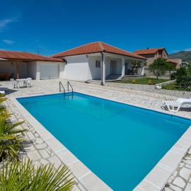 Villa Buna Breeze: Blagaj şehrinde bir otel