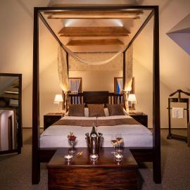 Hotel Bílý jednorožec, хотел в Требон