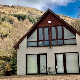 Hunters Lodge Apartments, hotel u gradu Ballachulish