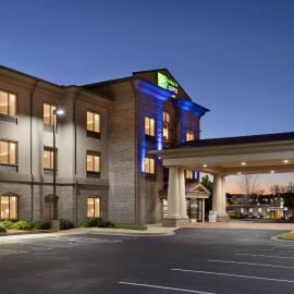 Holiday Inn Express Hotel & Suites Opelika Auburn by IHG, hotel v destinácii Opelika
