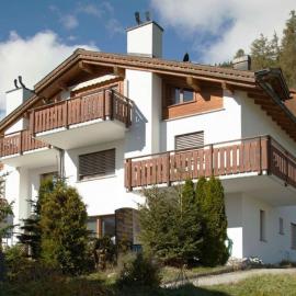 Renovated 3 Rooms Apartment in Ruschein near Laax, hotel u gradu 'Ruschein'