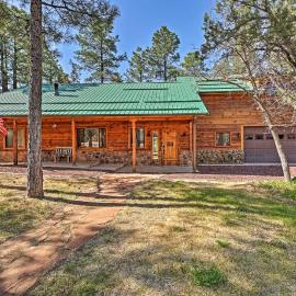2 Decks & Game Room: Expansive Family Cabin