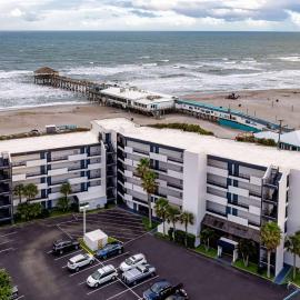 La Quinta by Wyndham Cocoa Beach Oceanfront, hotel v destinácii Cocoa Beach