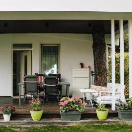Ivy Lalzi Bay Beach House, hotel in Durrës