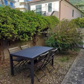 Tigullio Vacations - Flavia beach apartment, hotel di Lavagna