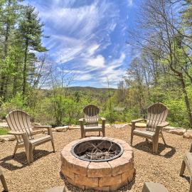 Woodsy Mountain-View Getaway w/ Hot Tub!, hotel in Boone