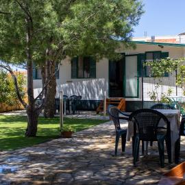 Mobile homes Bonaca, hotelli kohteessa Srima