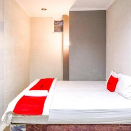 RedDoorz @ Citraland Surabaya, hotel v destinaci Ngemplak 2