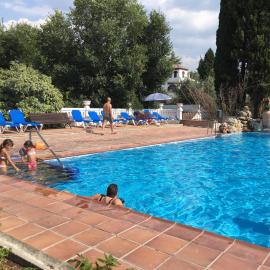 Camping Reina Isabel, hotel u gradu 'La Zubia'