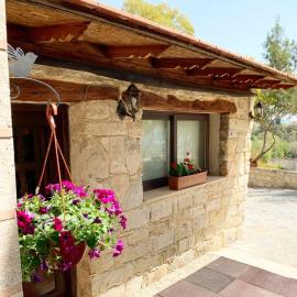 Cosmema house 2 Studio with great mountain view, Hotel in Stroumbi