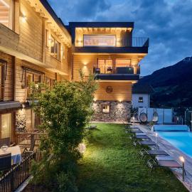 Boutique Apartment Sonnenhang - incl SPA-AREA, hotel a Fliess