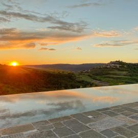 Luxury estate with 6 hectares land near hilltop town Motovun, hotel di Kaldir