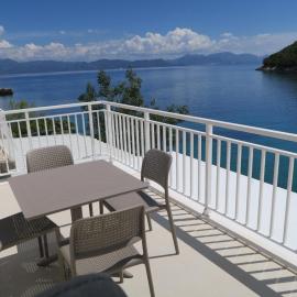 Old Fisherman's House w 3BD, balcony and terrace by the Sea