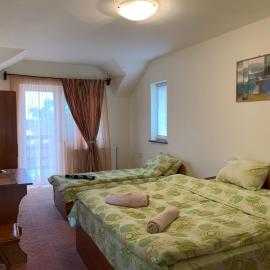 Casa Zmeilor, hotel in Tăşnad