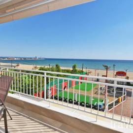 Sabbia Apartments Seafront by RentalsPro Services - Nea Moudania Halkidiki, hotel in Nea Moudania