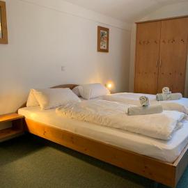 Zur Linde, hotel u gradu Traitsching