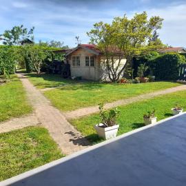 La maison du Bonheur, borne de recharge VE، فندق في Saint-Bernard