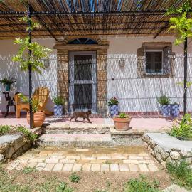 The Storage House, Hotel in Danilia