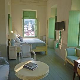 The Old Markets, hotel Szímiben
