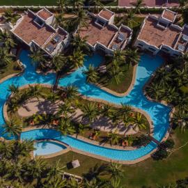 Silver Palm Spa & Resort، فندق في كيليفي