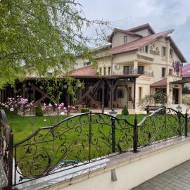 Hotel Parc Tecuci、Tecuciのホテル