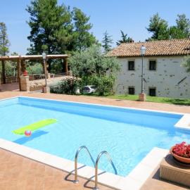 Holiday Home Il Noceto by Interhome, hotel in Penne