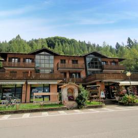 Apartment Superior-1 by Interhome, hotel in Mezzolago