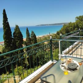 Miloni Studios, hotel i Lourdata