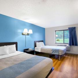Motel 6-Montoursville, PA - Williamsport: Williamsport şehrinde bir otel