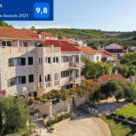 Apartments Ivana, hotel in Sutivan