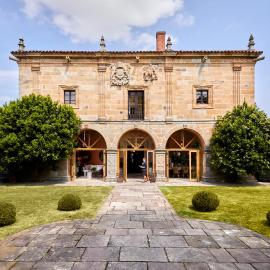 Helguera Palacio Boutique & Antique, hotel en Torrelavega