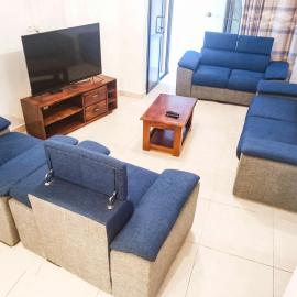 Appartement F4 Climatisé niveau Etage à Totsi près de la maison ADEBAYOR, Hotel in Agbalé Pédo