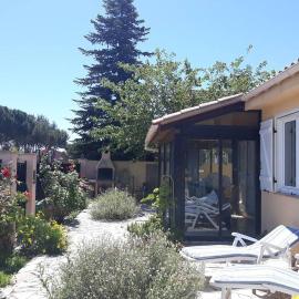 Villa 3 étoiles près des plages, Parking, Wifi, Clim, отель в городе Sauvian