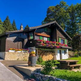 Le Locle में, होटल Chalet en pleine nature avec Spa