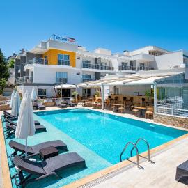 Twins Hotel Çeşme, khách sạn ở Cesme