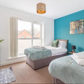 Liberty House - Perfect for Contractors - 2 Off-Road Parking Spaces, hotel Wolverhamptonban